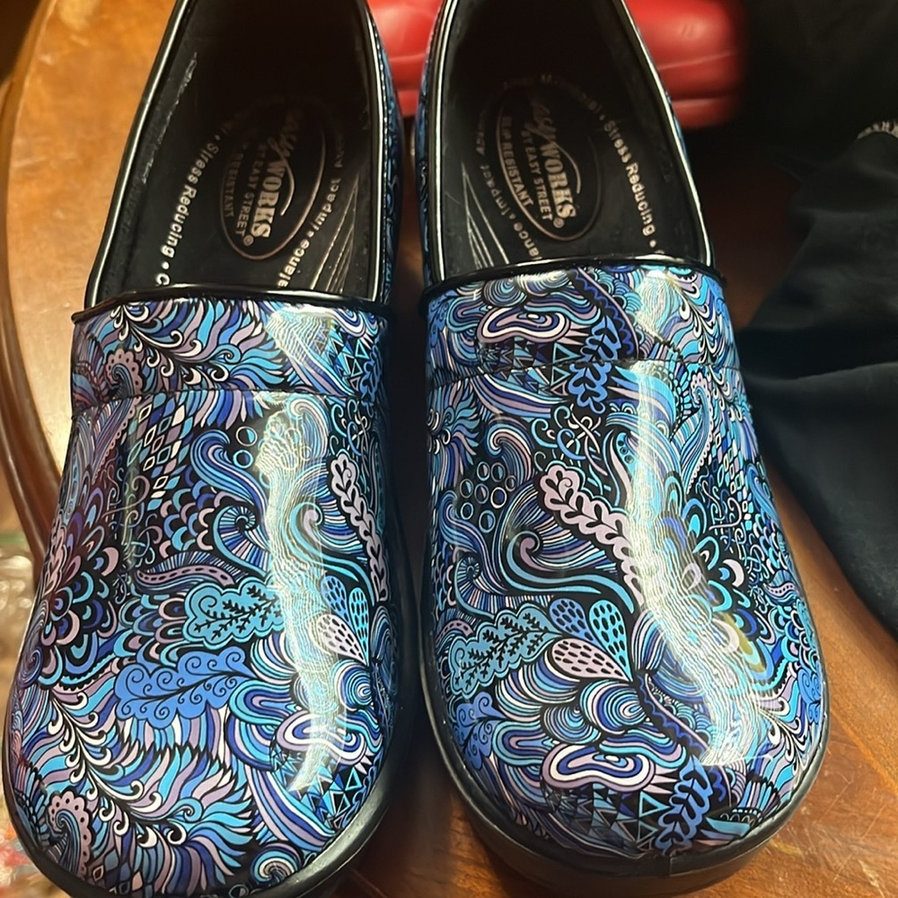 Easy Works by Easy Street Women's Laurie Blue/Purple/Teal Patent Floral Pattern - Picture 3 of 7